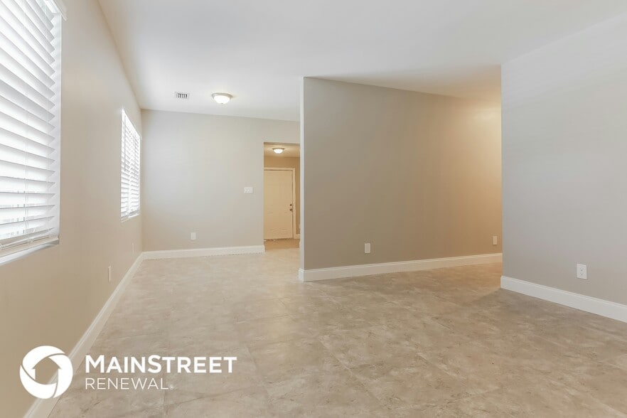 Building Photo - 402 S 12th St