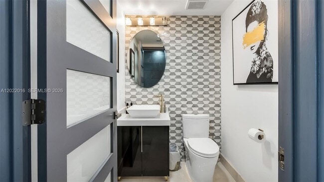 Building Photo - 5875 Collins Ave