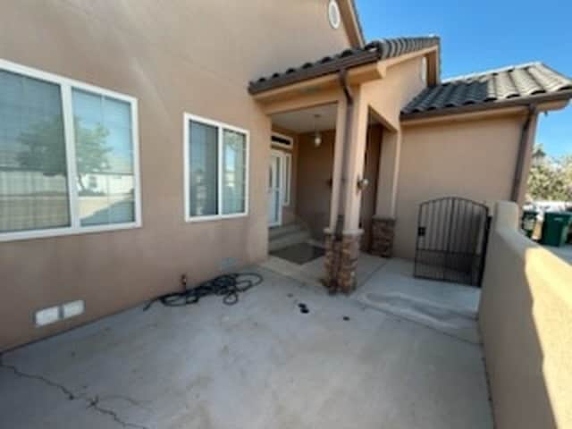 Front Courtyard - 6131 Arroyo Dr