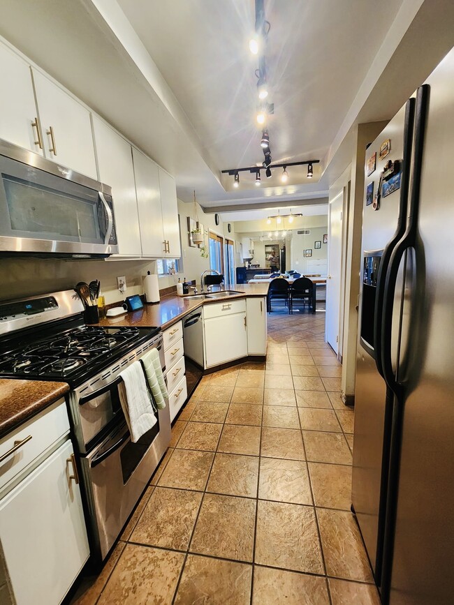 Building Photo - 104 Boysenberry Ln