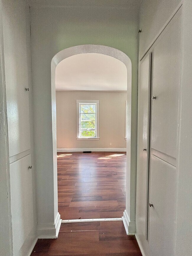 Building Photo - 802-806 Cedar