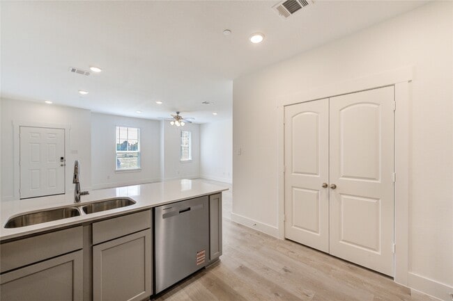 Building Photo - 11914 Carvalho Dr