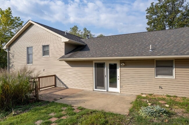 Building Photo - Fantastic Location! Close to MKT & Twin Lakes! 3BR/2.5BA/2000sqft., 2-Car Garage, Large Fenced Ya...