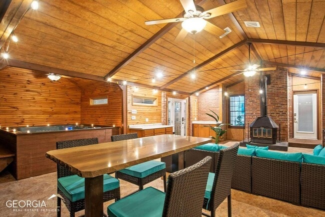 Building Photo - 661 Luther Ct