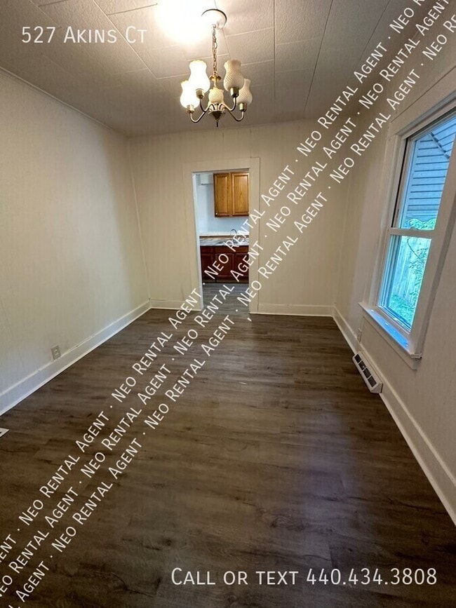 Building Photo - 527 Akins Ct