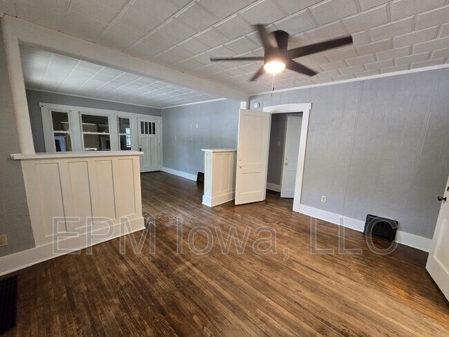 Building Photo - 543 Sumner St