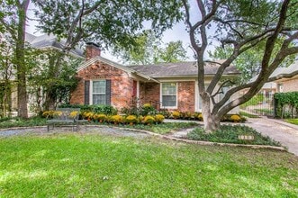 Building Photo - 4404 Hyer St