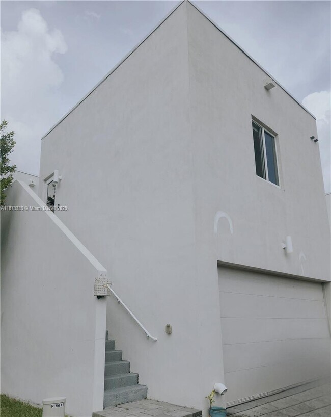 Primary Photo - 6611 NW 102nd Path