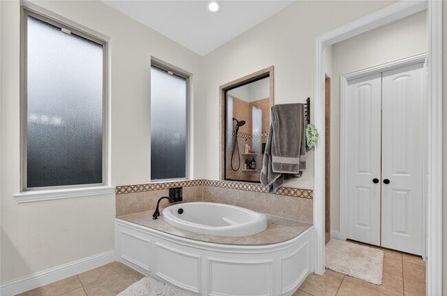 Building Photo - 400 Trailside Dr