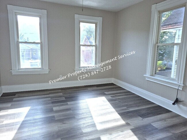 Building Photo - 1525 3rd Ave