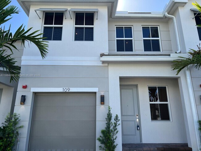 Building Photo - 109 SW 170th Ave