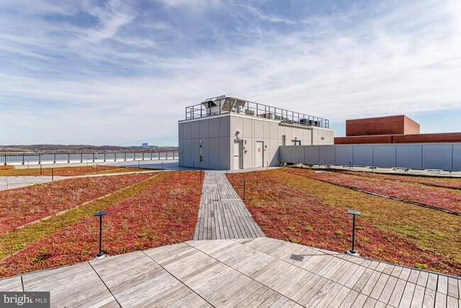 Building Photo - 801 N Fairfax St