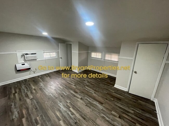 Building Photo - Single Family