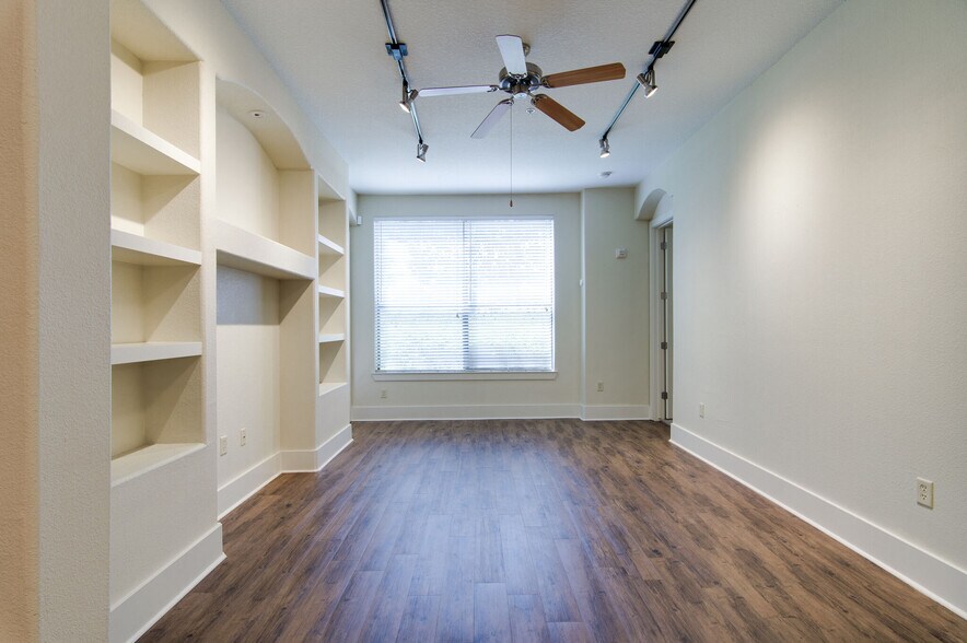Building Photo - 2600 Hillsboro Pike