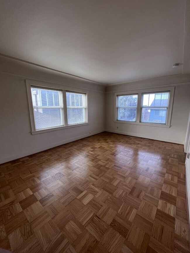 Building Photo - Glen Eden LLC