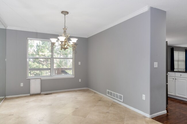 Building Photo - Charming 6 beds 3 baths in Denver!