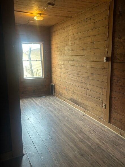 Building Photo - 277 River St