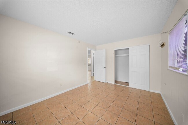 Building Photo - 5553 Fifth Ave