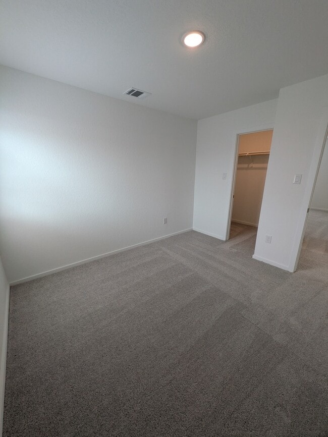 Building Photo - 19008 Encanto Aly