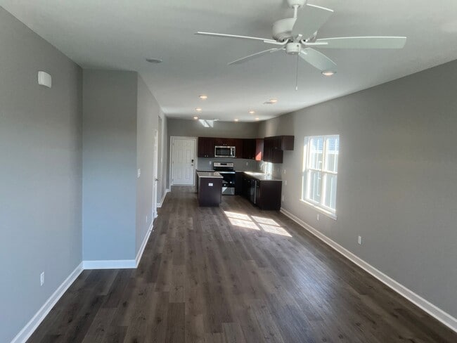 Building Photo - New 3 Bed 3 Bath Home