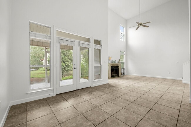 Building Photo - 94 Cll Escada