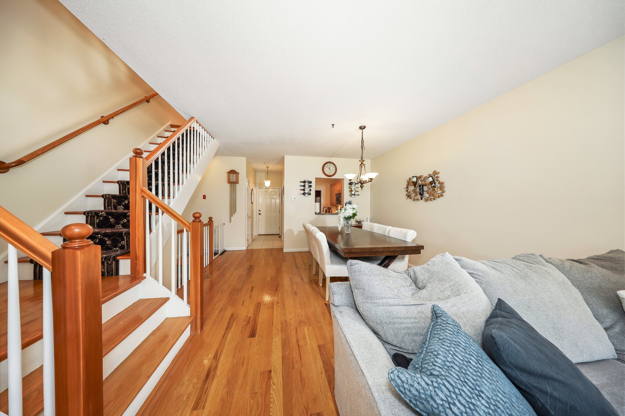 Living/Dining/Entryway - 39 Ives St