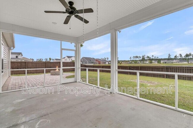 Building Photo - 450 Carrara Dr