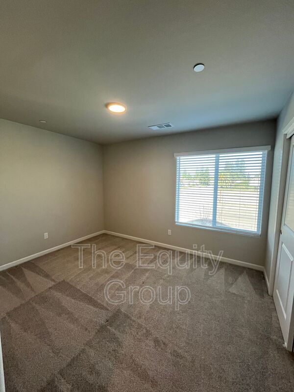 Building Photo - 405 S Summit St