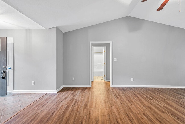 Building Photo - 174 Live Oak Dr