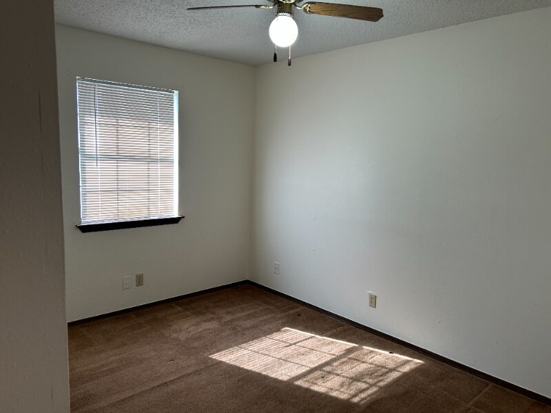 Building Photo - 1527 Kirkland Dr