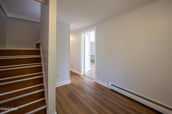 Building Photo - 871 Trout Lake Rd