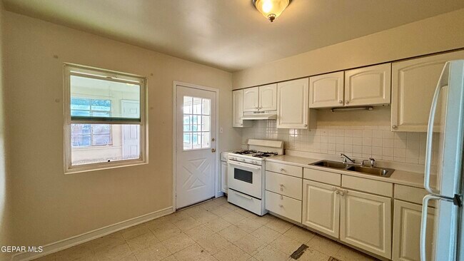 Building Photo - 8033 Carpenter Dr