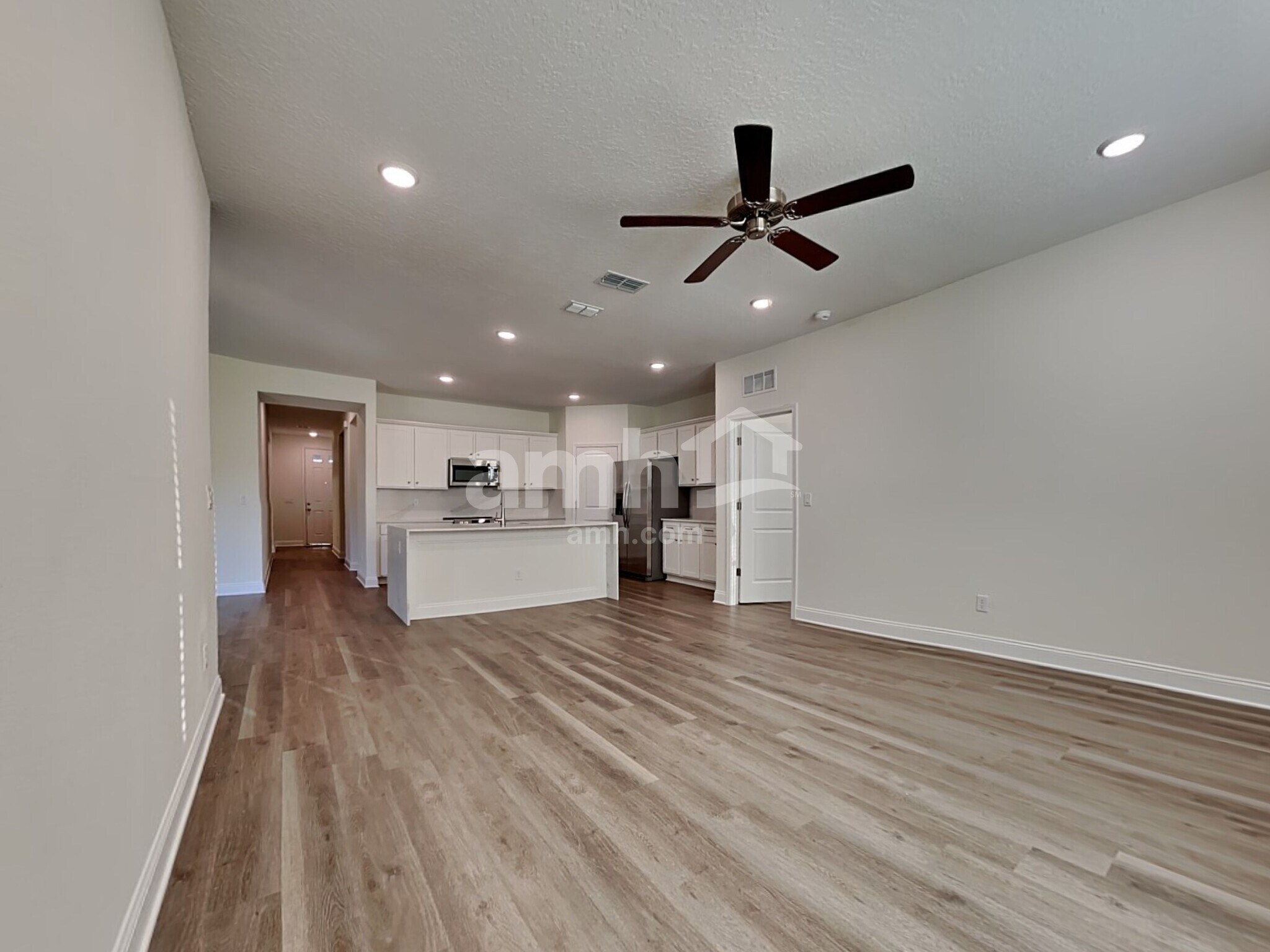 Building Photo - 11649 Hillside Dr