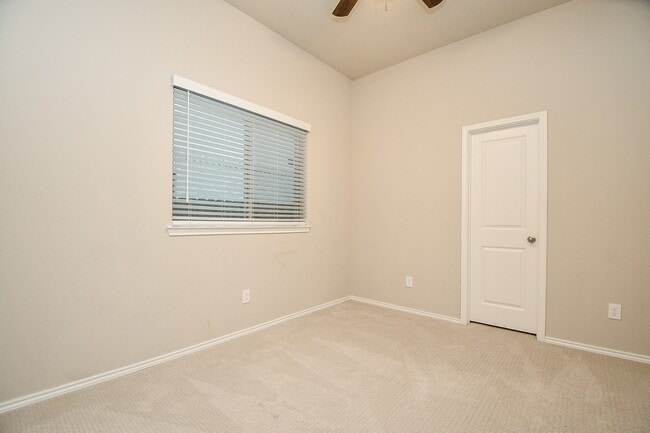 Building Photo - 1215 Carswell Grove Dr