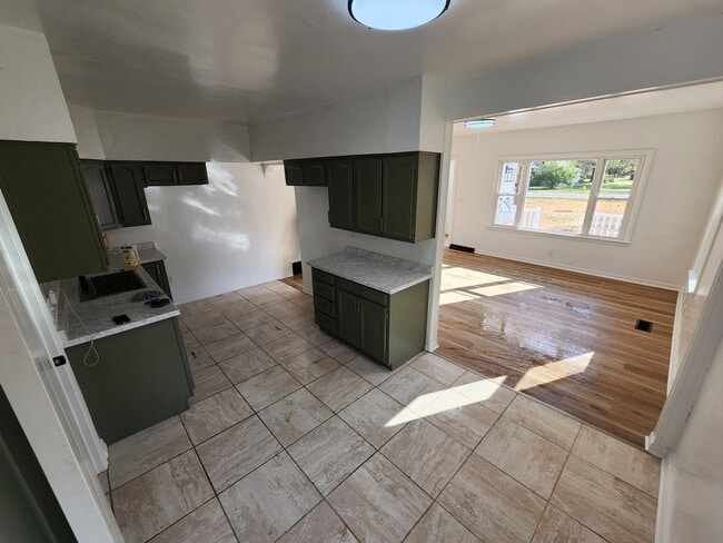 Building Photo - Cozy 3BR Home in Elida - $1,595 - Fully Re...