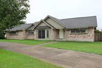 Building Photo - 3616 Arrowhead Cir