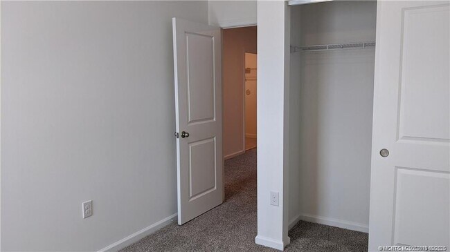 Building Photo - 373 SE Sea Hunt Way