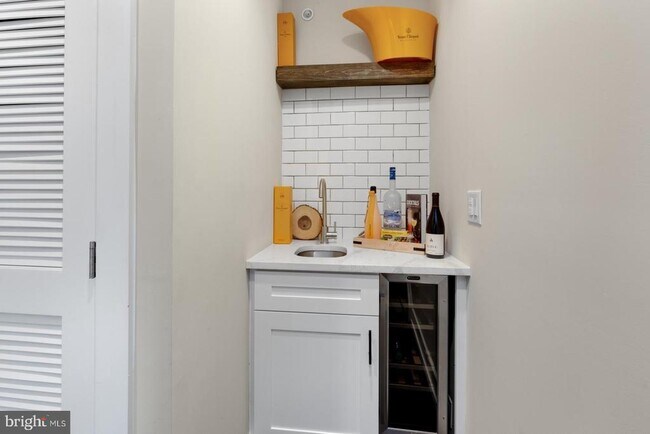 Building Photo - 2707 W Stiles St