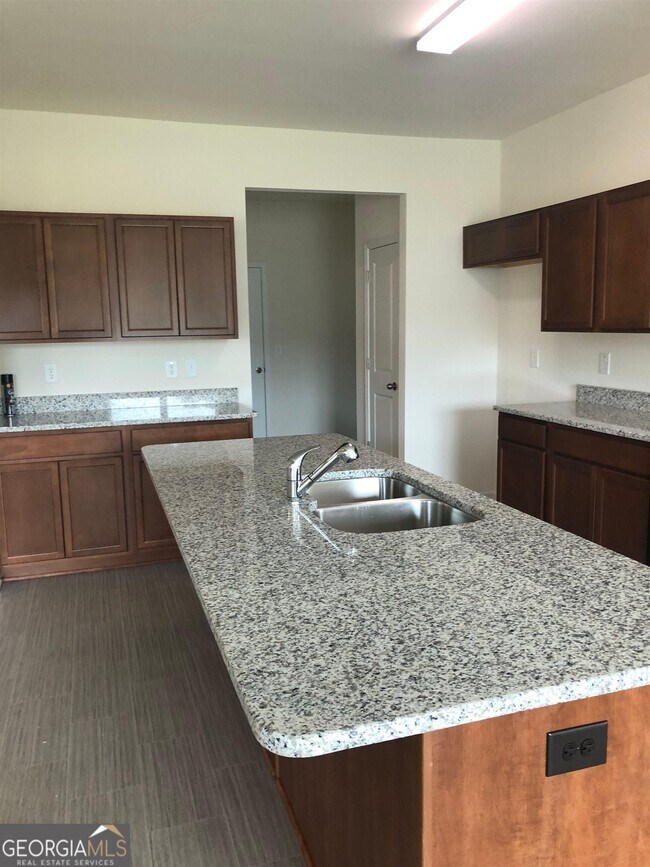 Building Photo - 1109 Day Dr