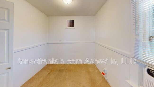 Building Photo - 326 Spring St