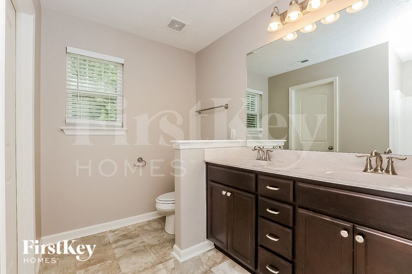 Building Photo - 307 Amit St