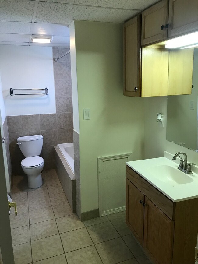 Building Photo - 1408 Fernleaf St