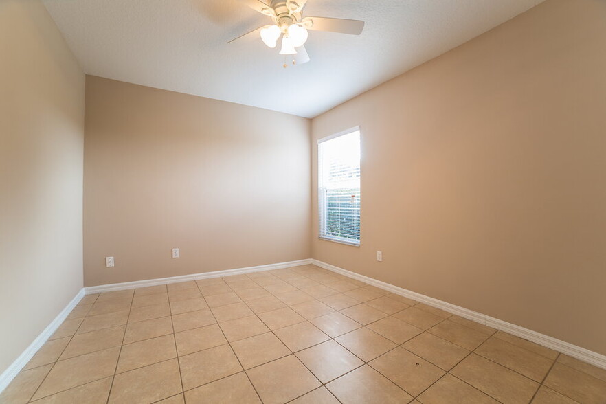 Building Photo - 232 Valley Edge Dr