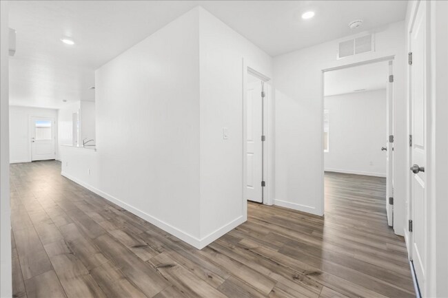 Building Photo - 20420 Owl Creek Ave