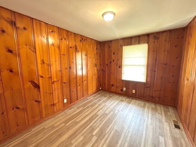 Building Photo - Charming 3-Bedroom Home in Huntsville