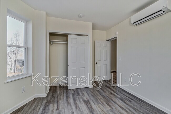 Building Photo - 5625 Sprague St