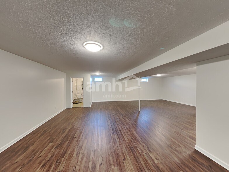 Building Photo - 337 Karst Cir