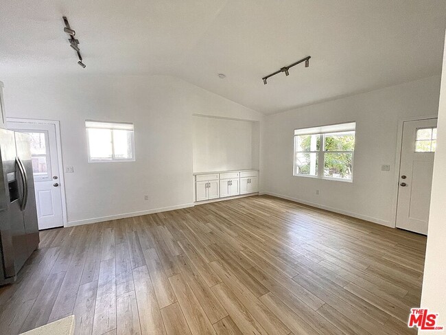 Building Photo - 129 Clubhouse Ave