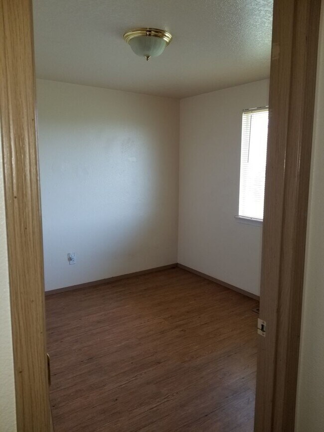 Building Photo - Charming 3-Bedroom Home in Quiet Cul-de-Sac with Valley Views!