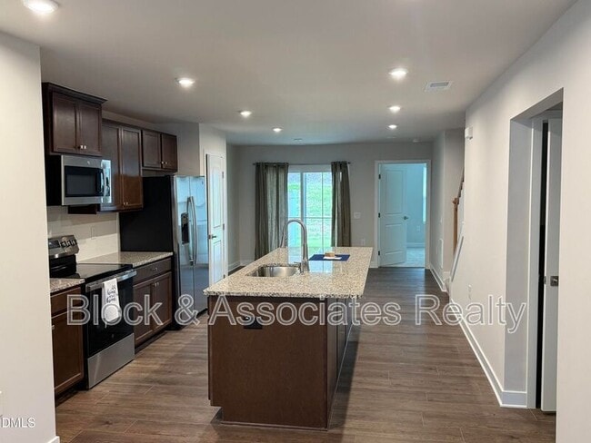 Building Photo - 1337 Rollman Farm Rd